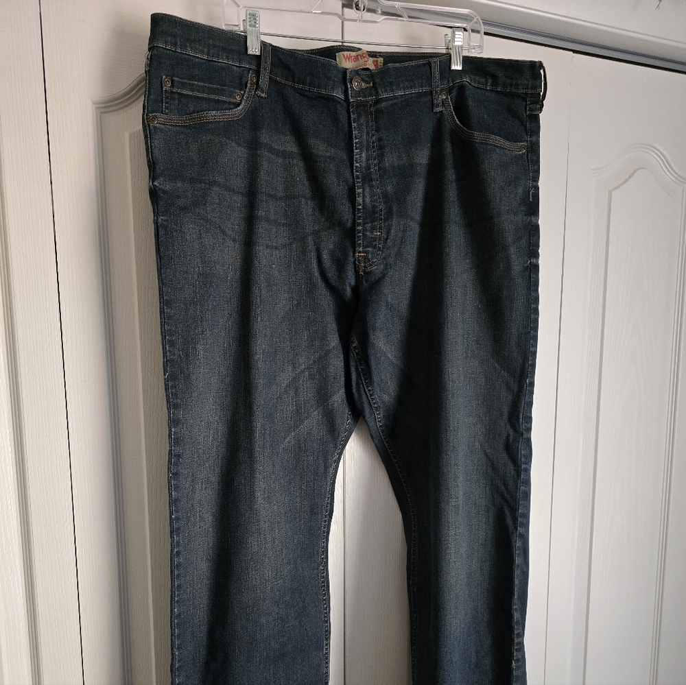 Wrangler Jeans Men 42X30 Blue Stretch Denim Med Wash Relaxed Boot Cut Flex Work